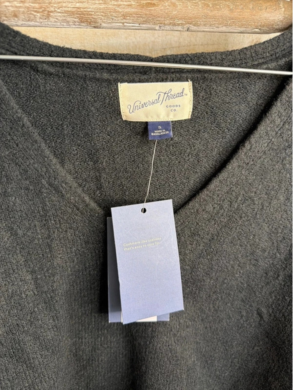 V-neck sweater - Picture 2 of 4
